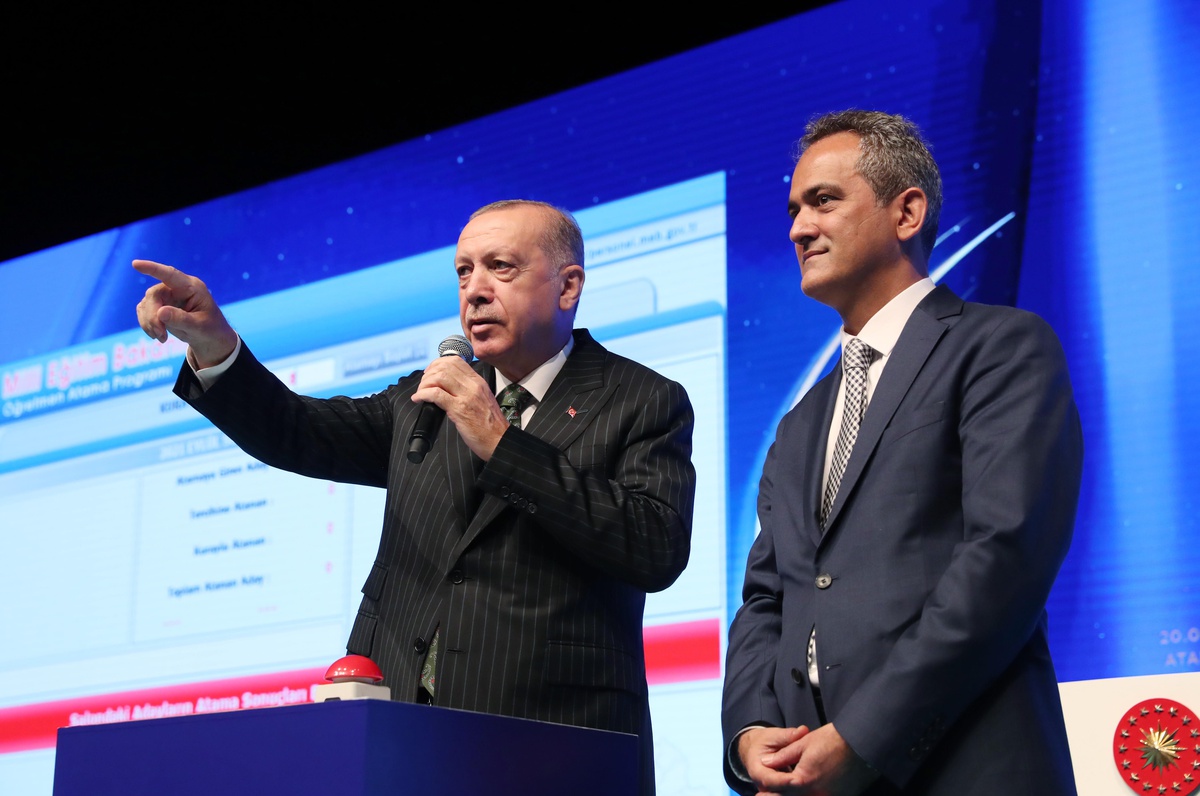 Cumhurbaşkanı Erdoğan, 2021 yılı Öğretmen Atama Töreni\'nde konuştu: (1)