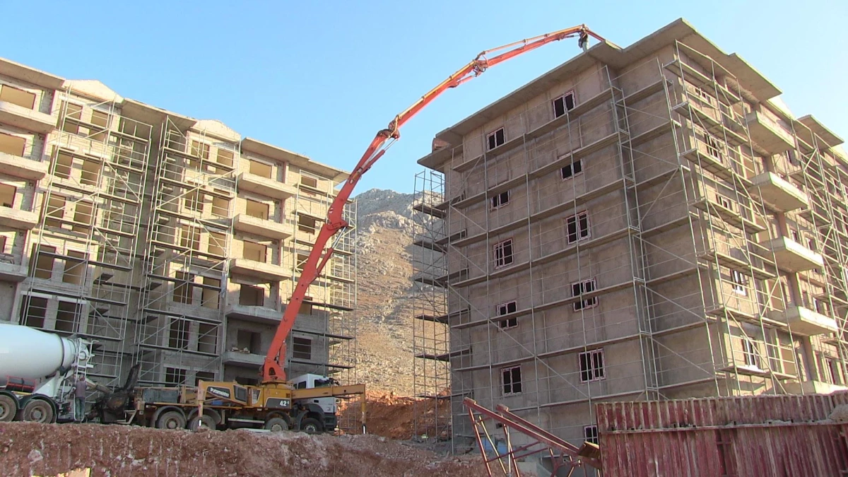 Elbistan\'da TOKİ konutlarının inşası sürüyor