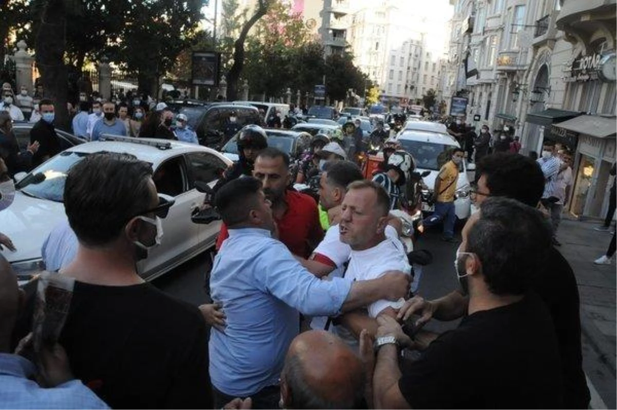 Ferhan Şensoy\'un cenaze töreninde slogan atıp gerginlik çıkaran 4 kişiye para cezası verildi