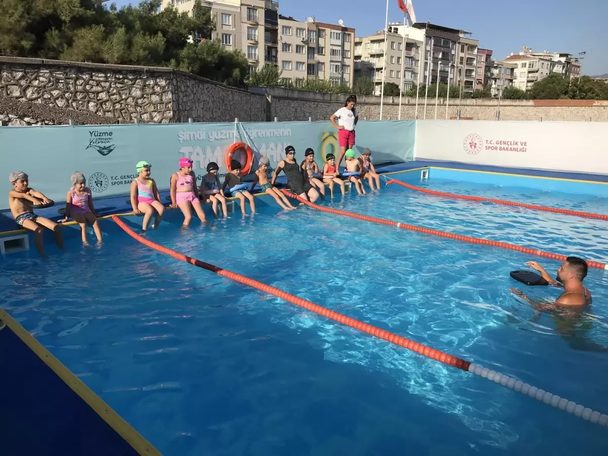 Gençlik Merkezi yaz ayında 2 bin öğrenciye yüzme kursu verdi