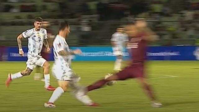 İçiniz cız edecek! Acımasız tekme, Messi'nin futbol hayatını bitirebilirdi