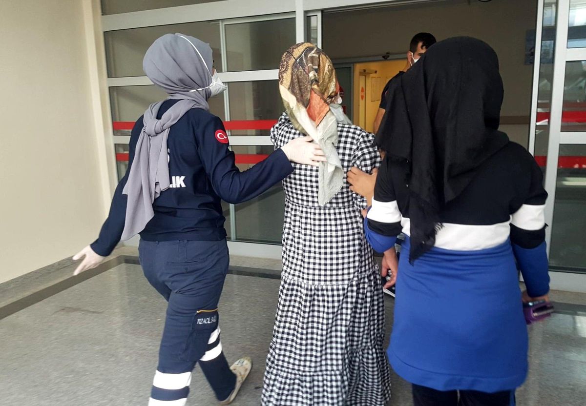 İncir toplarken merdivenden düşen kadın yaralandı