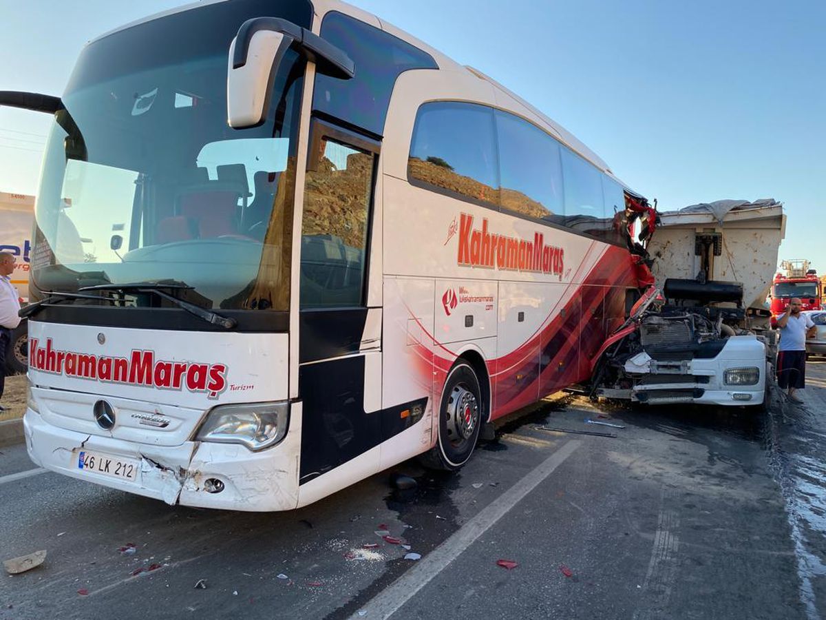 Kahramanmaraş\'ta zincirleme trafik kazasında 5 kişi yaralandı