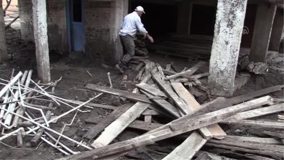 KASTAMONU - Bozkurt\'taki sel felaketinde 4 yakınını kaybeden Faik Öztürk yaşadıklarını anlattı