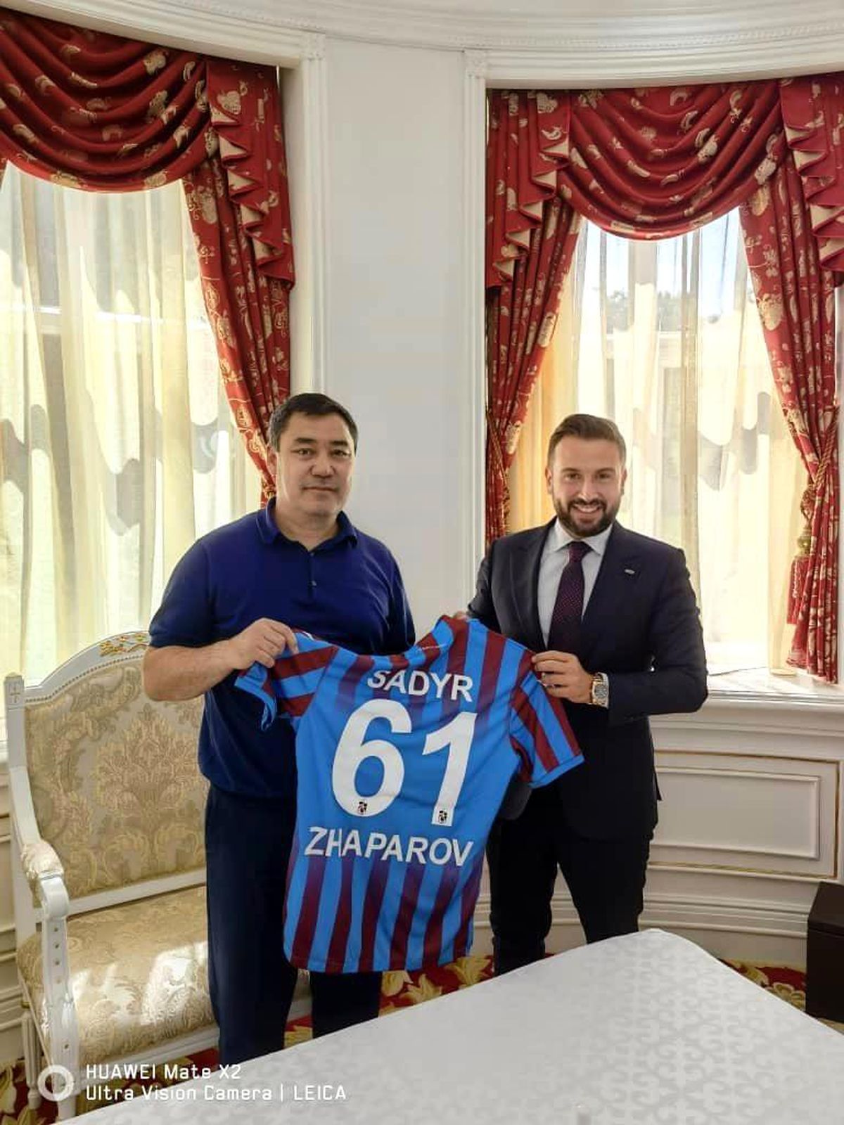 Kırgızistan Devlet Başkanı\'na Trabzonspor forması