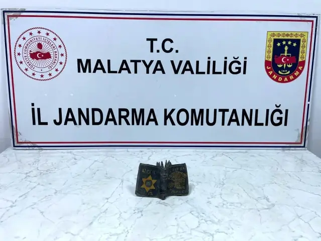 Malatya Da Roma Sutunu Ve Roma Donemine Ait Deri Kaplama Altin Yaldizli Kitap Ele Gecirildi Son Dakika