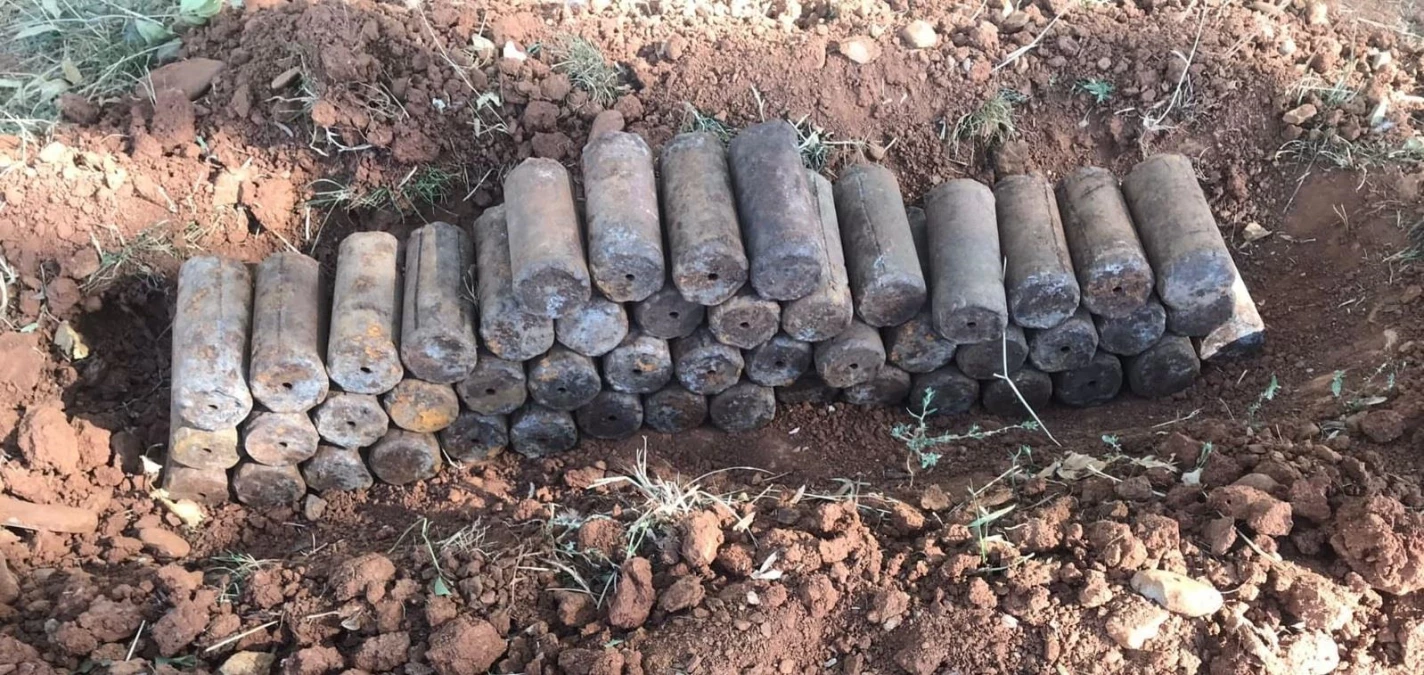 Muş\'ta PKK\'lı teröristlerce toprağa gömülmüş 49 el yapımı patlayıcı bulundu