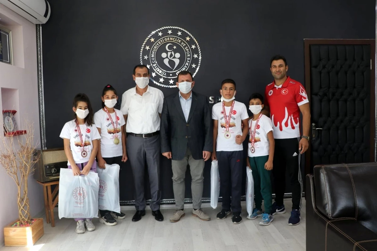 Şampiyon Muaythai sporcularından Kabakcı\'ya ziyaret