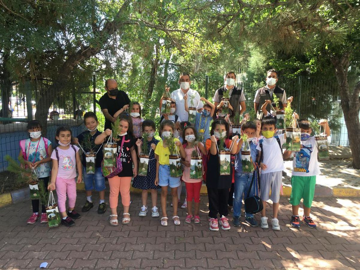 Seydişehir\'de miniklere fidan hediyesi
