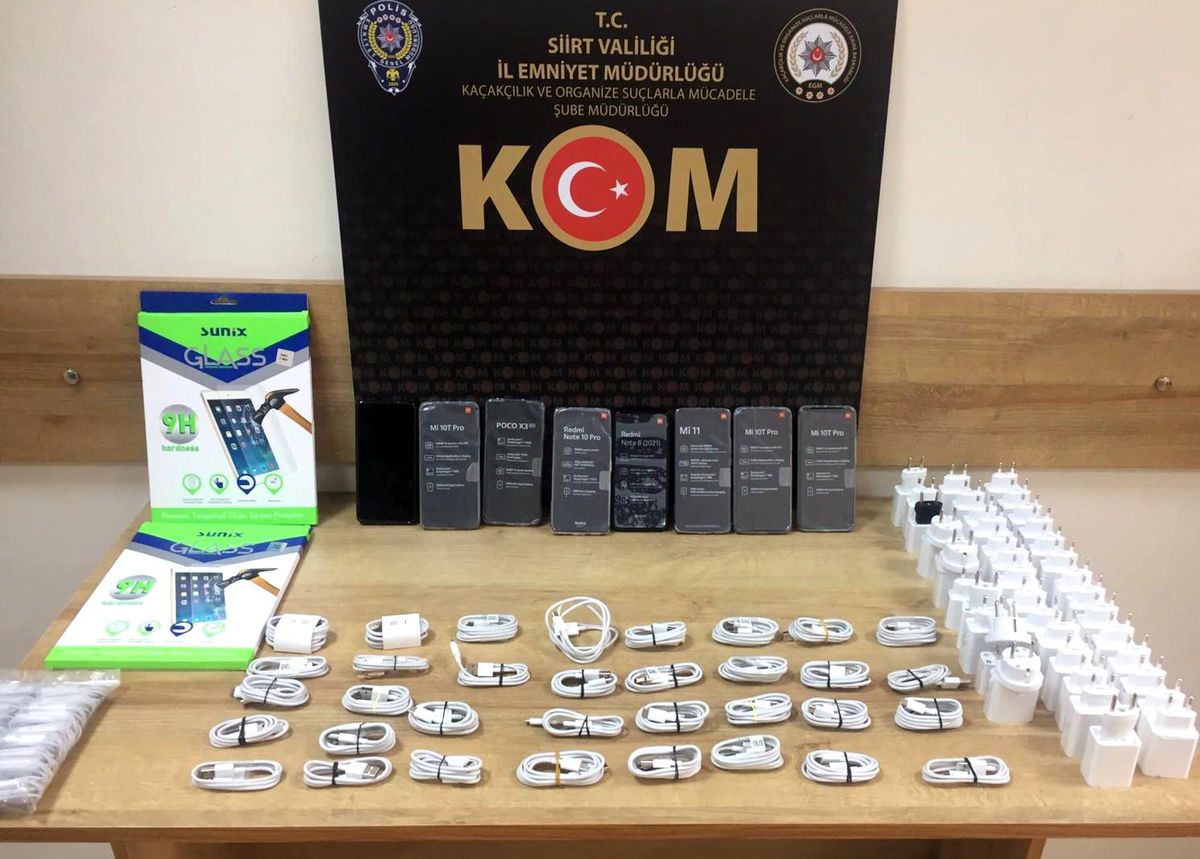 Siirt\'te piyasa değeri 37 bin lira olan kaçak cep telefonu ele geçirildi