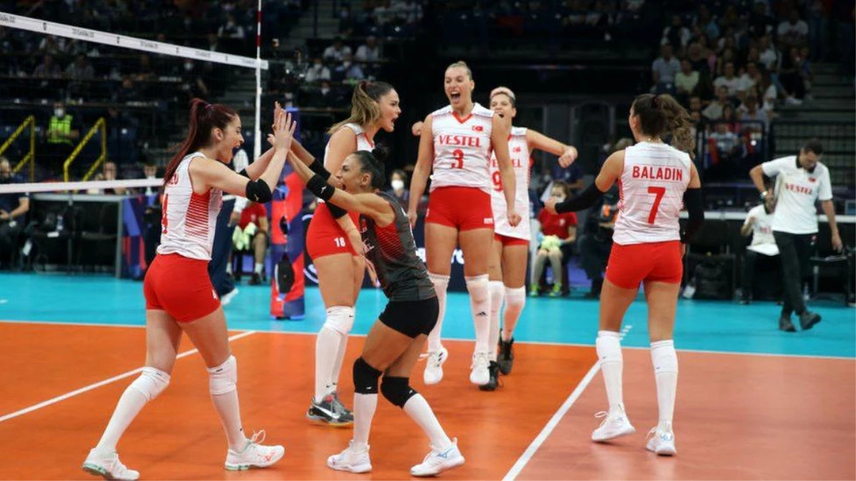 Türkiye-Sırbistan: Filenin Sultanları, Avrupa Kadınlar Voleybol Şampiyonası\'nda yarı finalde Belgrad\'da Sırbistan karşısında