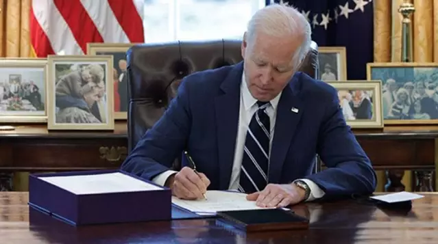 ABD Başkanı Biden, seçim sözünü tuttu! Gizli belgelerin halka açılmasını öngören kararnameyi imzaladı ABD Başkanı Biden, seçim sözünü tuttu! Gizli belgelerin halka açılmasını öngören kararnameyi imzaladı