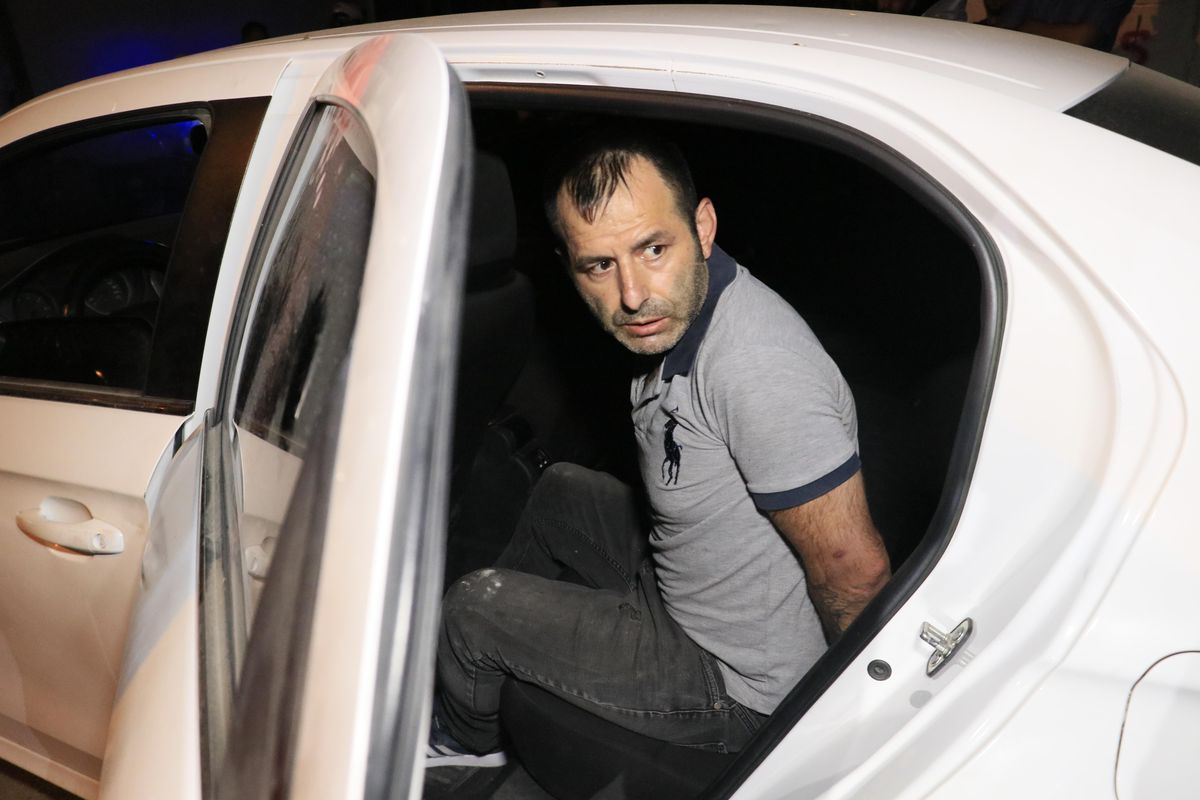 Son dakika haberi: Adana\'da polisin "Dur" ihtarına uymayan otomobil sürücüsü kovalamaca sonucu yakalandı