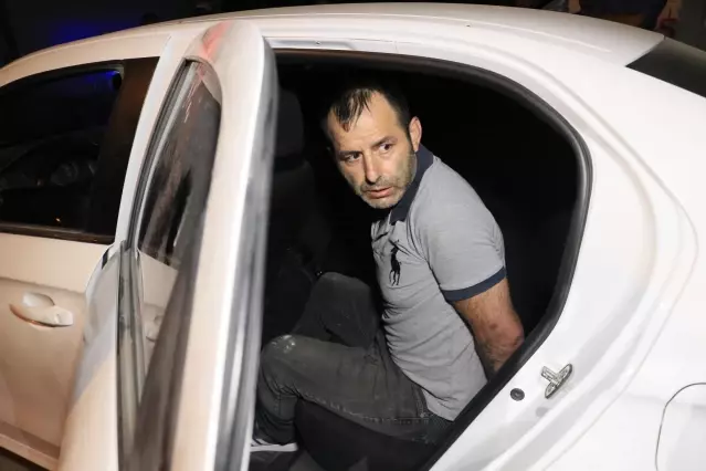 Son dakika haberi: Adana'da polisin Dur ihtarına uymayan otomobil sürücüsü kovalamaca sonucu yakalandı