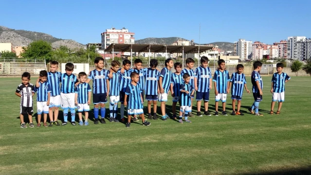 Son dakika haberleri: Adana Demirspor Süper Lig'e çıkınca çocuklar futbol okuluna akın etti