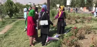 Afganistan'ın başkenti Kabil'de kadınlar hakları ve özgürlükleri için gösteri düzenledi