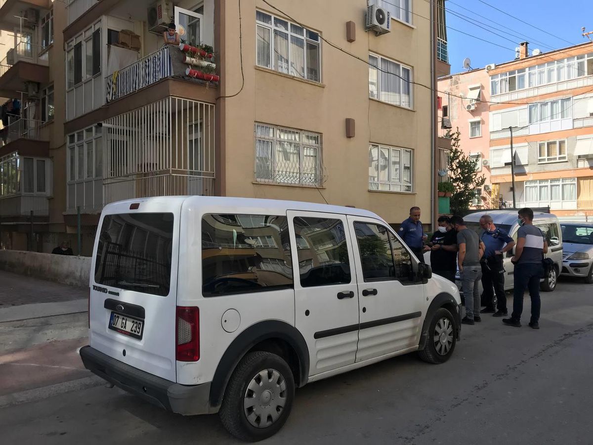 Son dakika haber... Antalya\'da 28 yaşındaki kadın evinde ölü bulundu