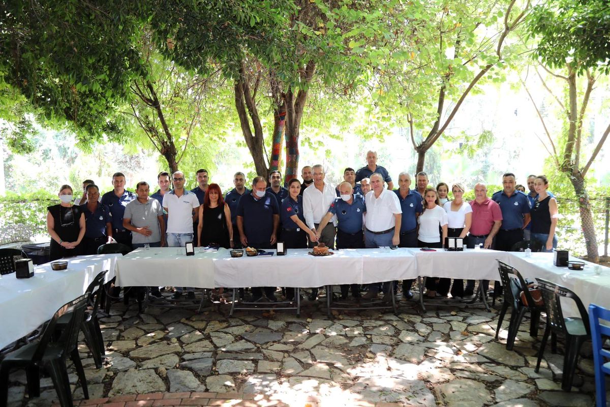 Başkan Tarhan, zabıta ekibiyle yemekte buluştu