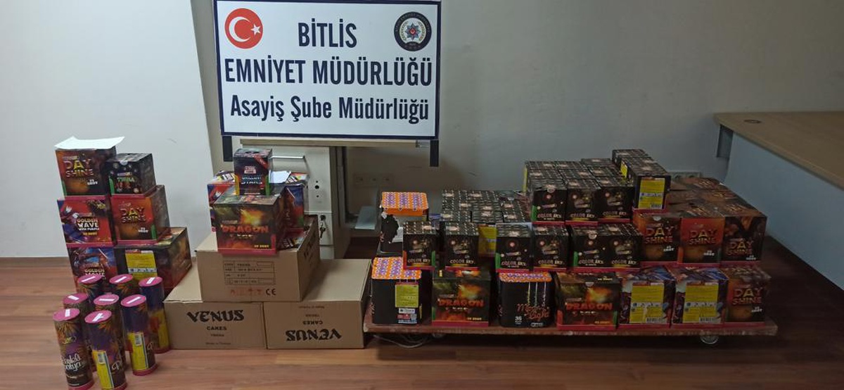 Bitlis\'te çok sayıda havai fişek ile gök bombası muhafaza altına alındı