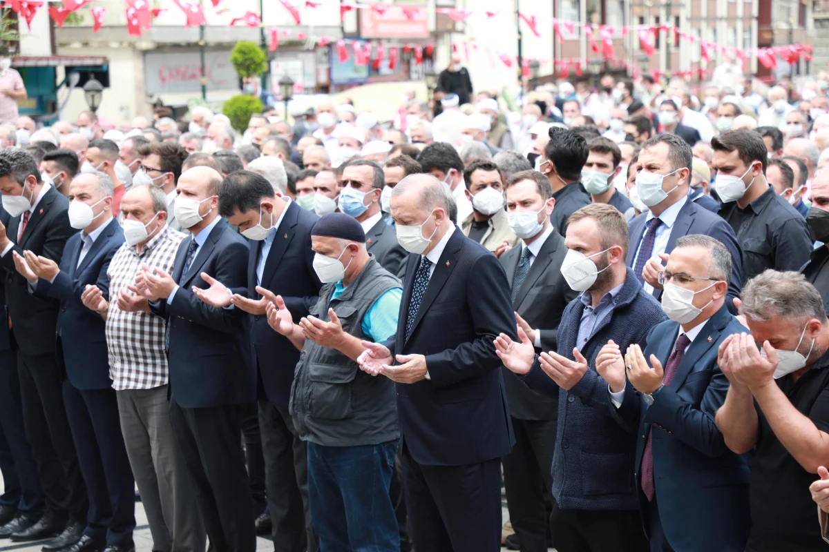 Son dakika haberleri | Cumhurbaşkanı Erdoğan, Güneysu\'da cenaze törenine katıldı