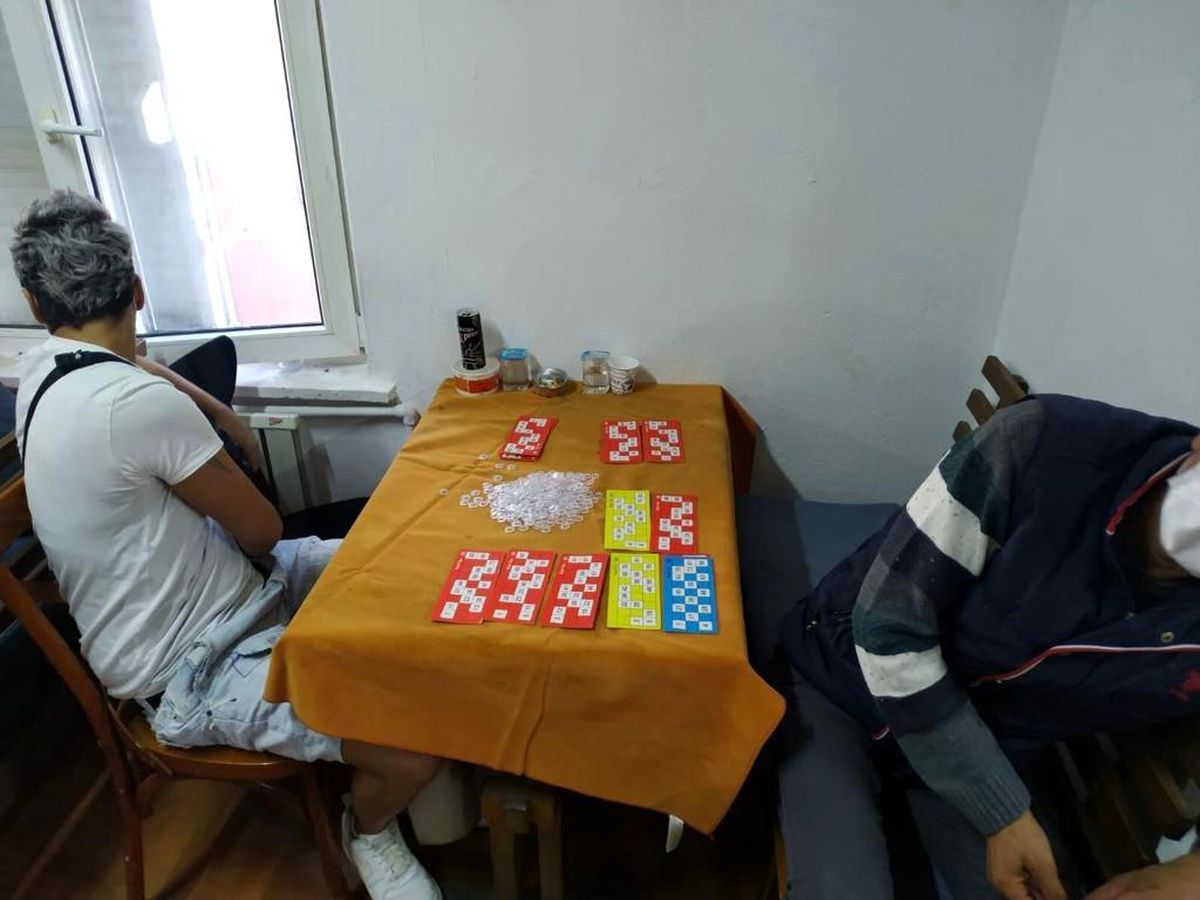 Dernek görünümlü kumarhanede 25 kişi yakalandı