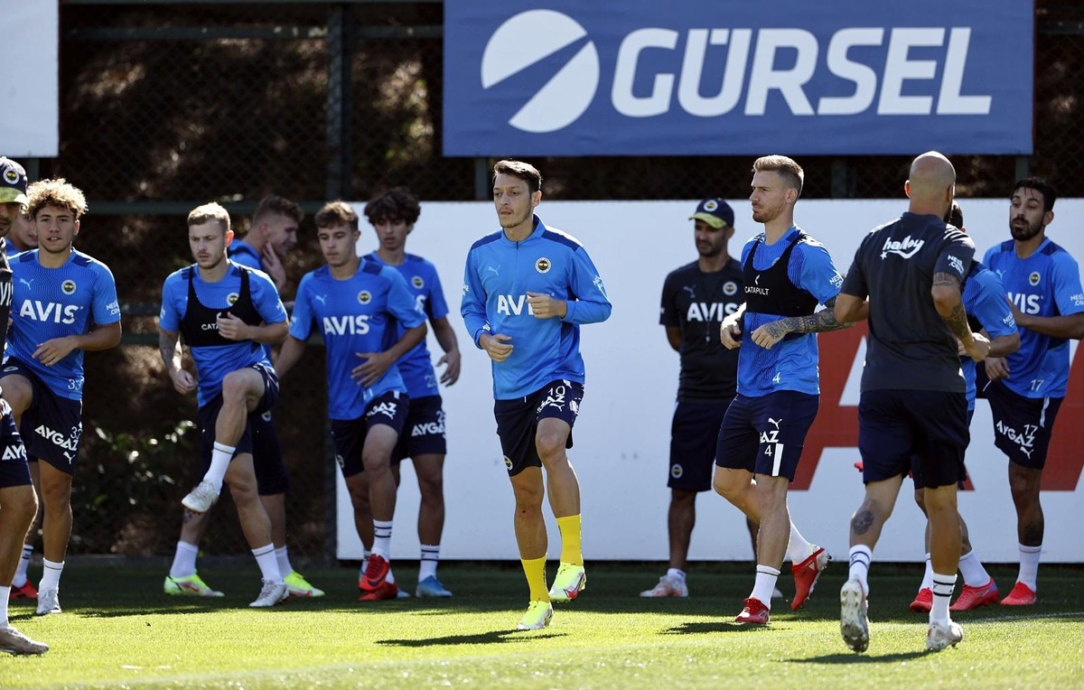 Fenerbahçe\'de Sivasspor maçı hazırlıkları sürüyor