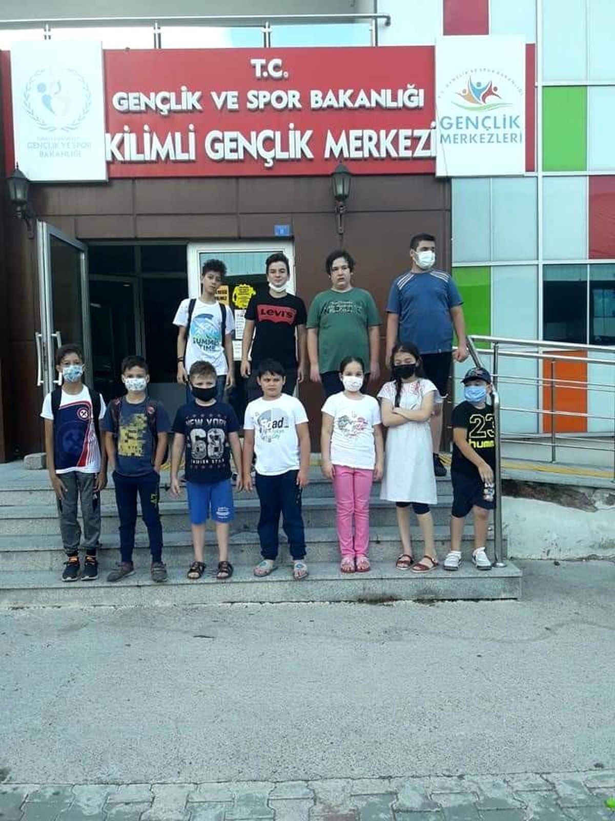 Gençler yüzme eğitimlerini başarıyla tamamladı