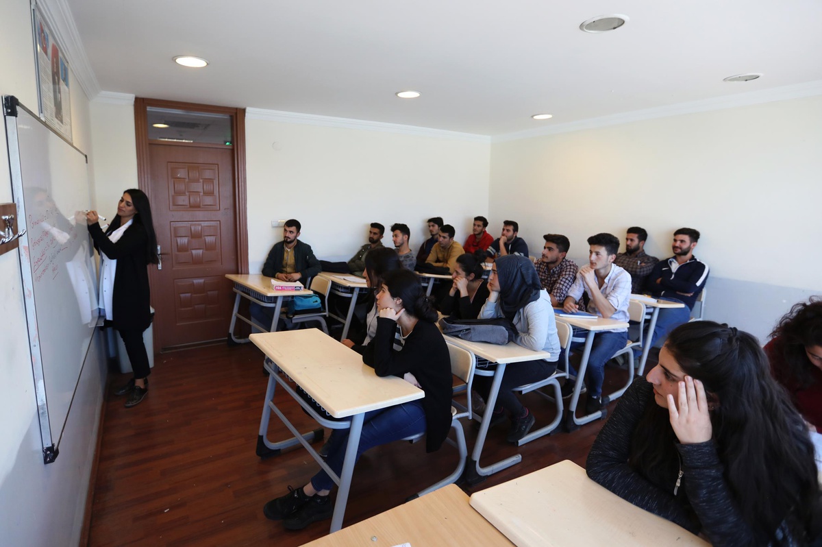 Görevlendirme yapılan Van Büyükşehir Belediyesinin kurslarına katılan öğrenciler üniversiteli oldu