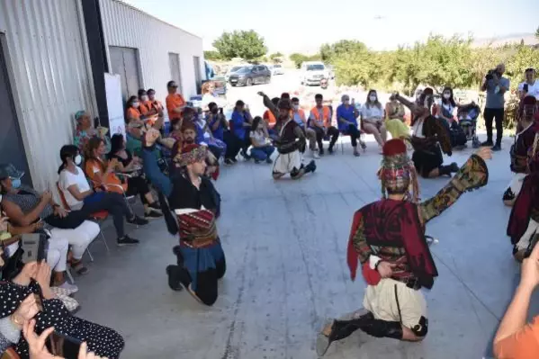 İzmir'de üretilen salçanın geliri lösemili çocuklara umut olacak