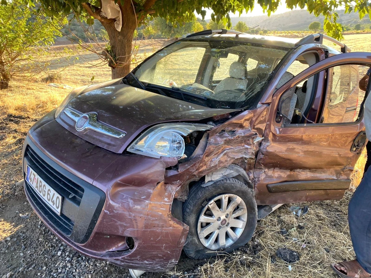 Son dakika haberi | Mardin\'de mıcırlı yolda kontrolden çıkan araç kazaya neden oldu: 2 yaralı