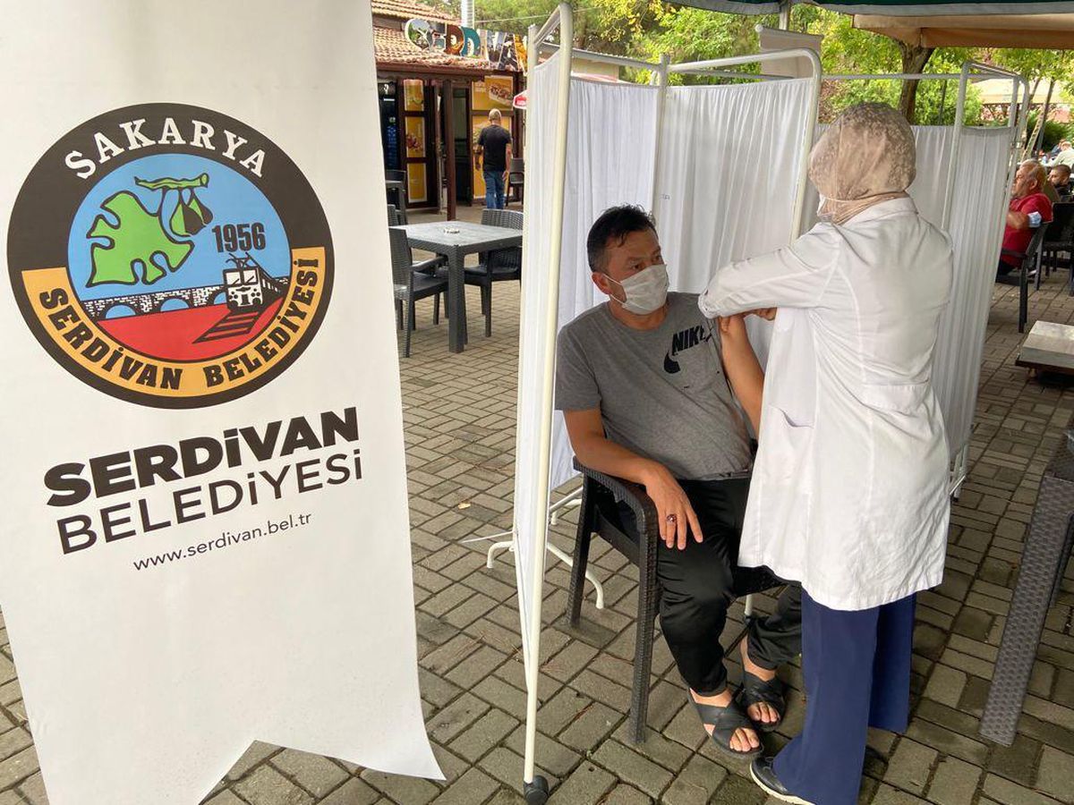 Serdivan\'da aşı kampanyasına yoğun ilgi