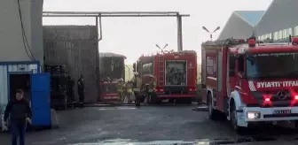 Silivri'de kauçuk imalatı yapılan fabrika alev alev yandı