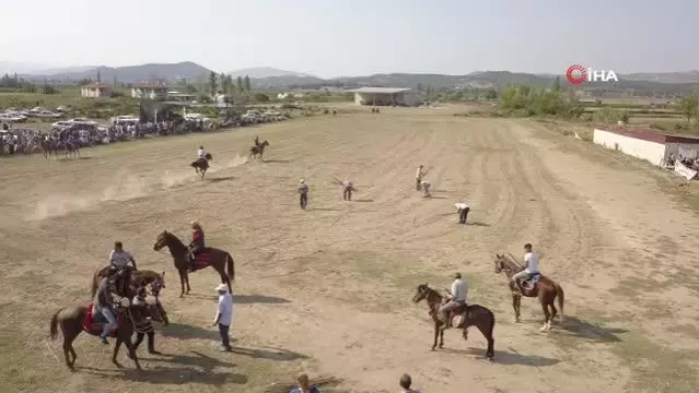 Sındırgı'da cirit yarışları nefes kesti