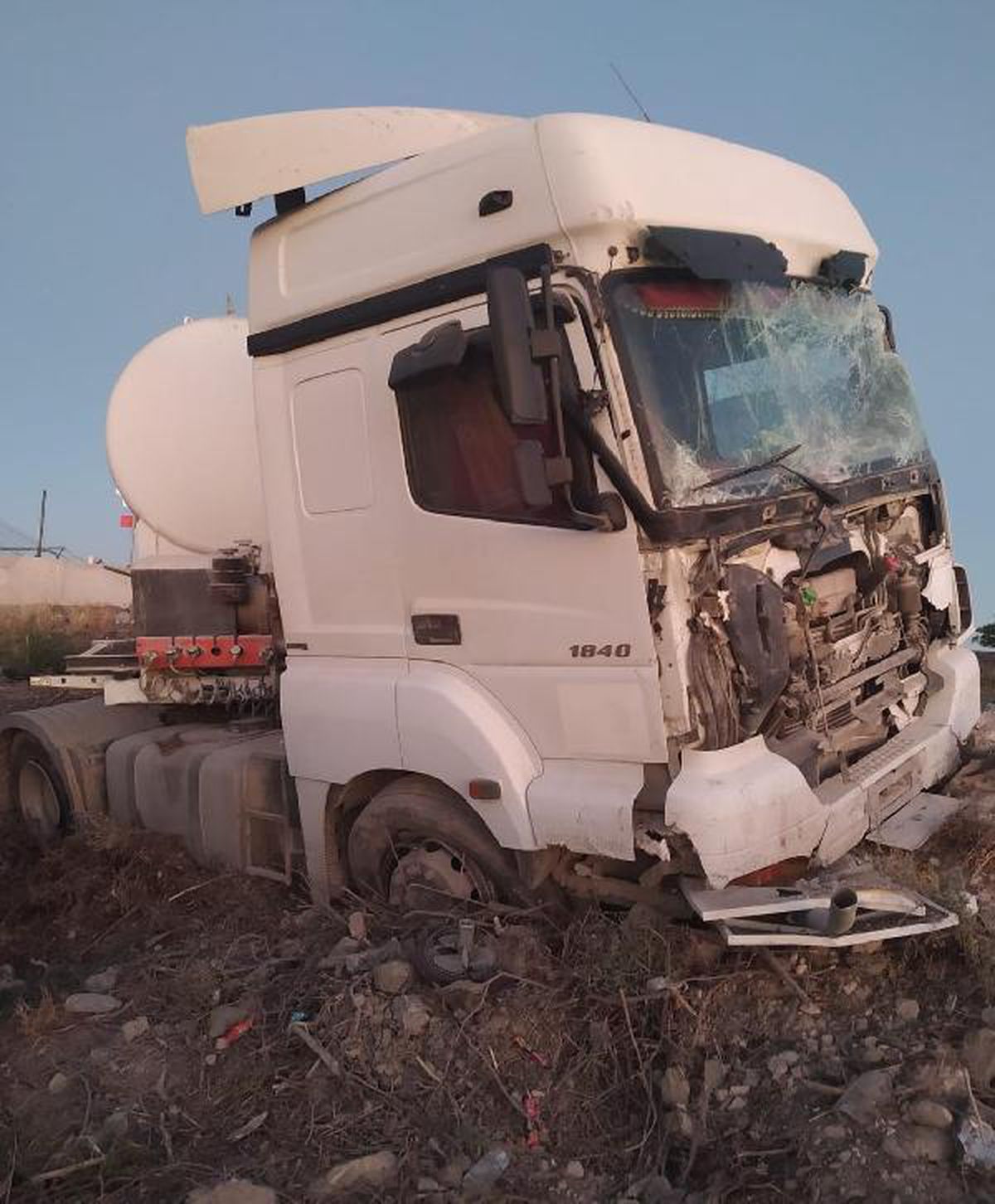 Tanker minibüse arkadan çarptı: 6 yaralı