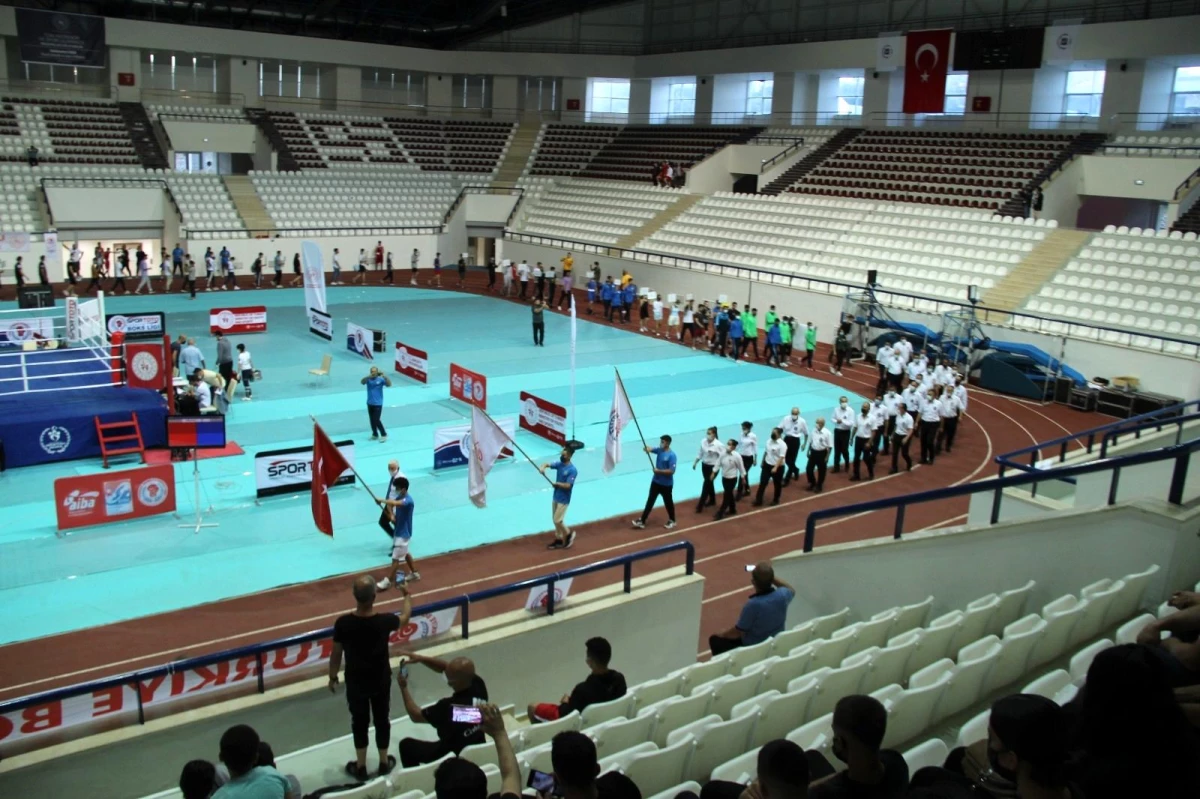 Türkiye Gençler Ferdi Boks Şampiyonası Elazığ\'da başladı