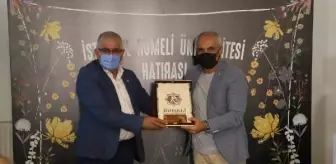 Üniversiteden 'Engelsiz Yaşam Dostları'na plaket