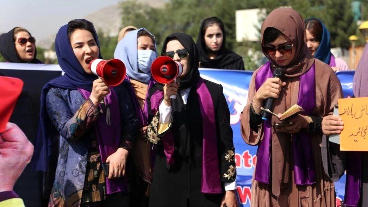 Afganistan: Taliban Kabil\'de kadın hakları gösterisine müdahale etti