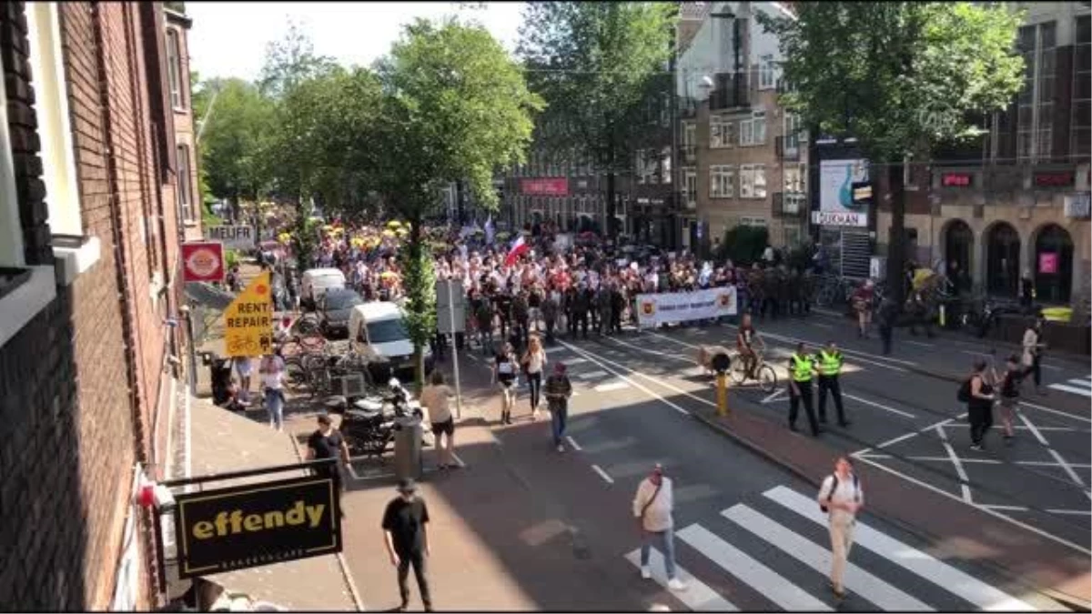 AMSTERDAM - Hollanda\'da binlerce gösterici aşı zorunluluğunu ve Kovid-19 önlemlerini protesto etti