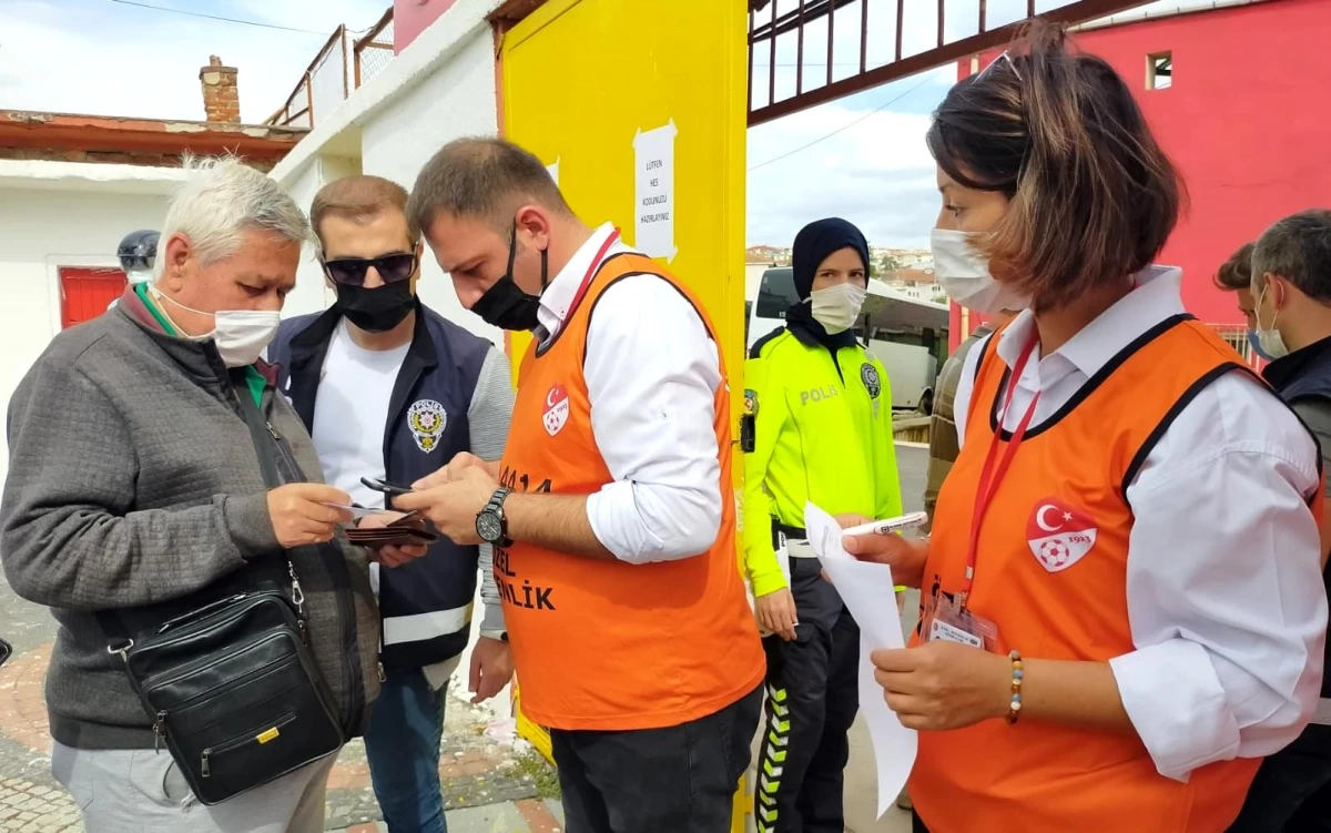 Aşı olmayan taraftarlar stadyuma giremedi