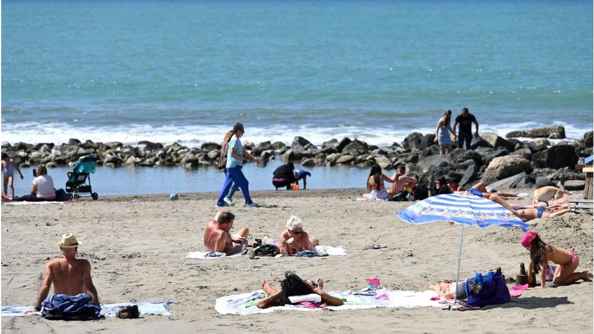 Covid: İtalya\'da plajda drone ile ateş ölçme planı, tepkiler üzerine iptal edildi