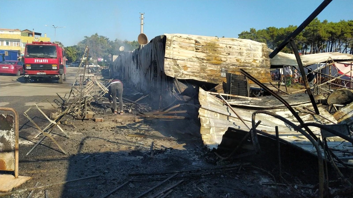 Edirne\'de pazar yerinde çıkan yangında 9 iş yeri ağır hasar gördü