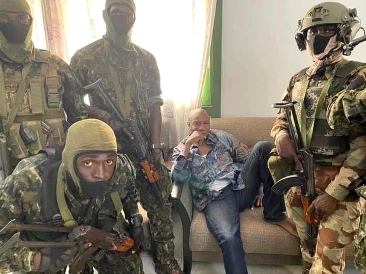 Gine\'de darbeci askerler açıklama yaptı, Savunma Bakanlığı darbe iddialarını reddetti
