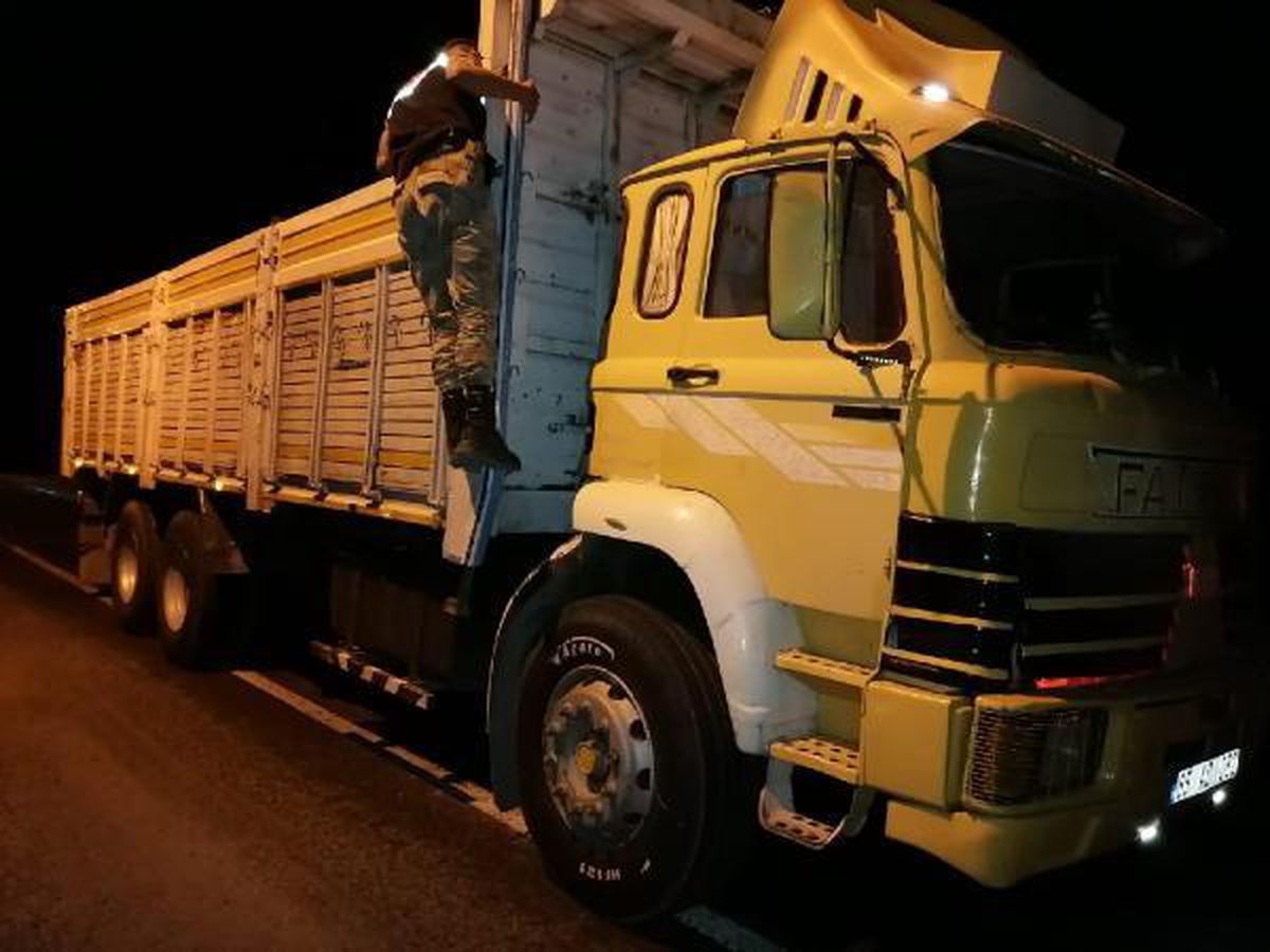 Kamyon kasasında 40 kaçak göçmen yakalandı
