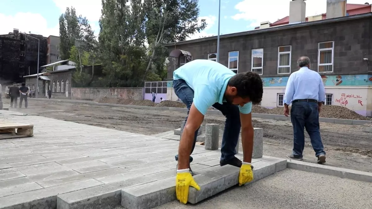 Kars Belediyesi kenti inşaat alanına çevirdi