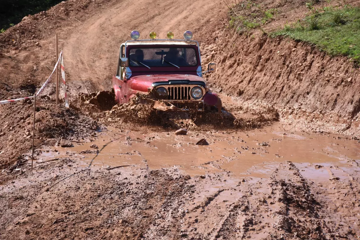 Off-road tutkunları Bartın\'daki şenlikte buluştu