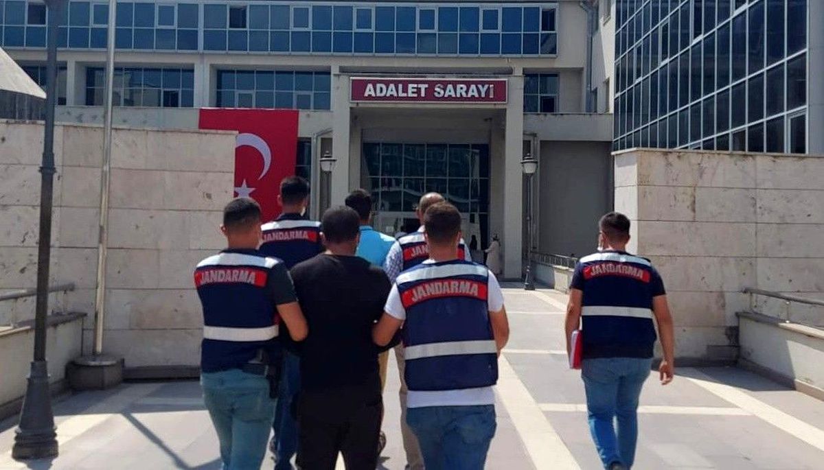Osmaniye\'de iş yerinden kablo çalan şahıslar yakalandı