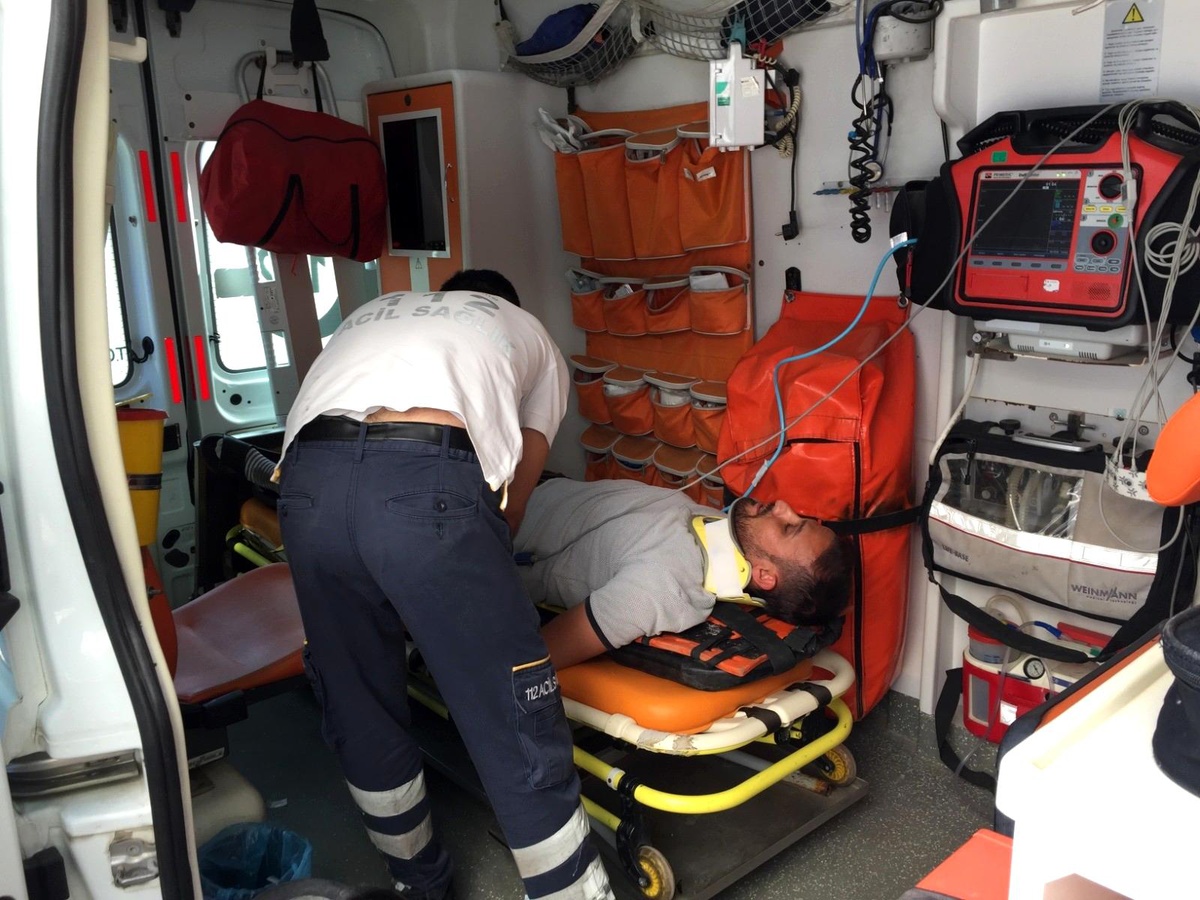 Otomobil ile motosiklet çarpıştı: 1 yaralı