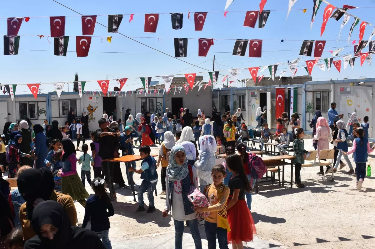 Suriye\'nin kuzeyinde yeni eğitim öğretim yılının ilk ders zili çaldı