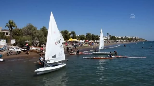 Trafik kazası sonucu hayatını kaybeden sporcunun anısına yelken açtılar