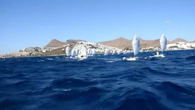 Trafik kazası sonucu hayatını kaybeden sporcunun anısına yelken açtılar